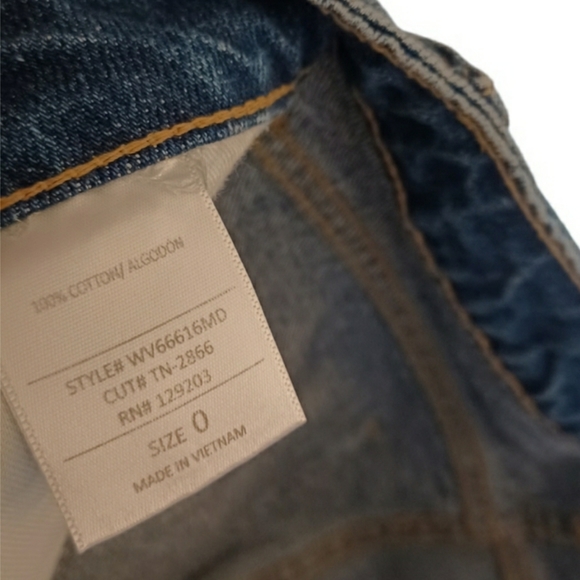 FASHION NOVA This Time Around Medium Distressed Bermuda Denim Shorts 0 (XS) NWT - Picture 10 of 10